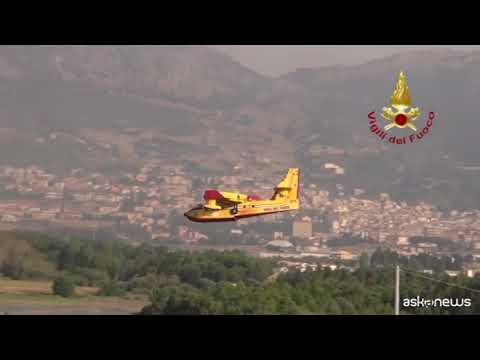 L’Italia che brucia: incendi in Sicilia, Calabria e Sardegna