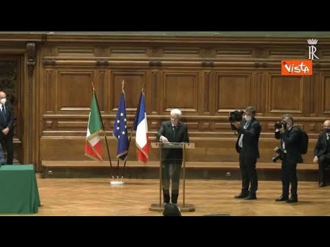 Il presidente Mattarella alla Sorbona inizia il suo discorso in francese