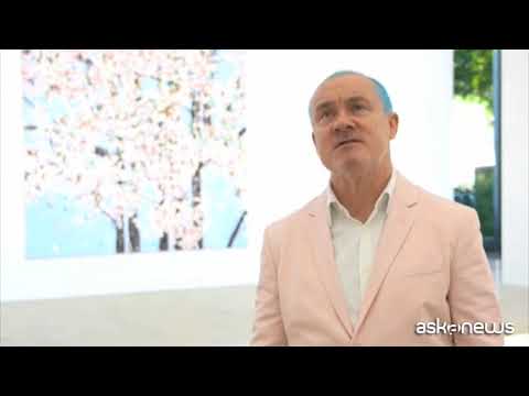 Damien Hirst porta la serie sui Ciliegi in fiore a Parigi