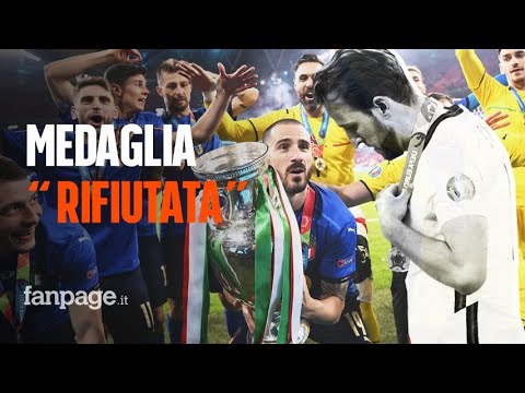 I giocatori dell’Inghilterra rifiutano la medaglia d’argento: “Irrispettosi, scarsa sportività”