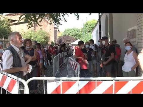 Gino Strada, a Milano in tantissimi per l’ultimo «grazie»