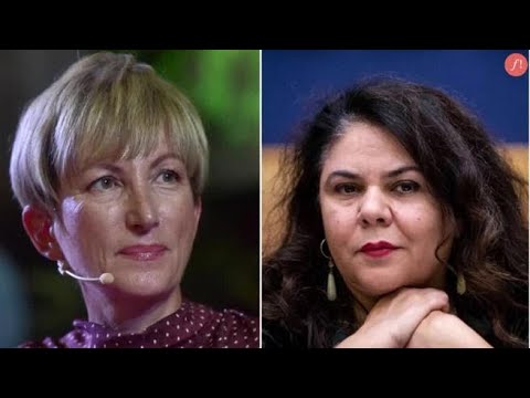 «Schwa», Flavia Fratello legge (con difficoltà) un pezzo di Michela Murgia scritto  con il segno…