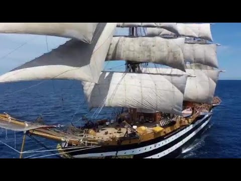 Vele, musica e addestramento: il nuovo video della Marina Militare sulla Amerigo Vespucci