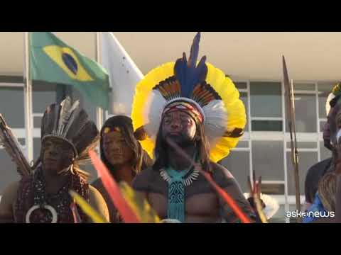 La protesta di massa degli indios in Brasile per le loro terra