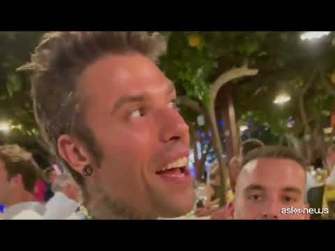 Chiara Ferragni e Fedez su uno yacht al largo di Capri