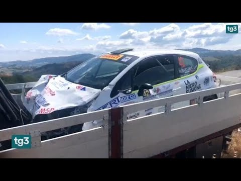 Incidente nel rally dell’Appennino reggiano, morti due spettatori: