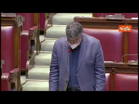 Fiano in Aula annuncia l’oro di Tita e Banti nella vela, i deputati applaudono