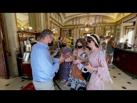 Green pass, i controlli al caffè Gambrinus di Napoli
