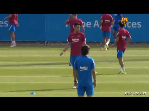 Il primo allenamento del Barcellona senza Messi dopo 21 anni