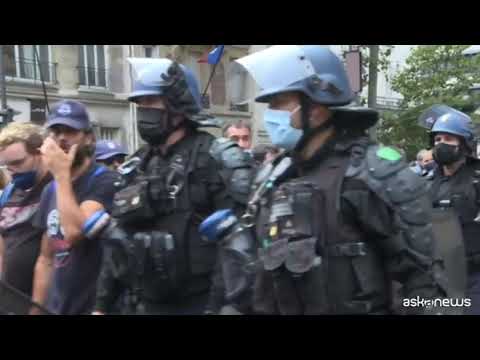 Francia: manifestazioni in tutto il Paese contro green pass