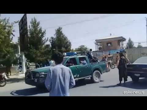 A Kunduz centinaia di soldati afgani si sono arresi ai talebani