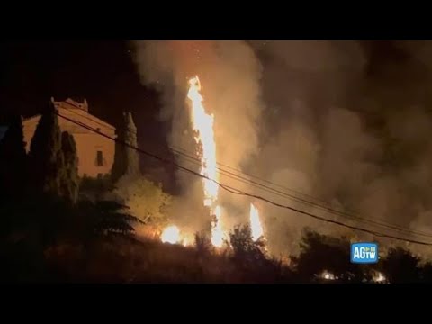 Notte di fuoco in Sicilia: le immagini da Polizzi Generosa e Petralia Soprana