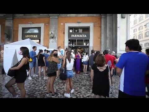 Ferragosto in fila a Termini per tamponi e green pass