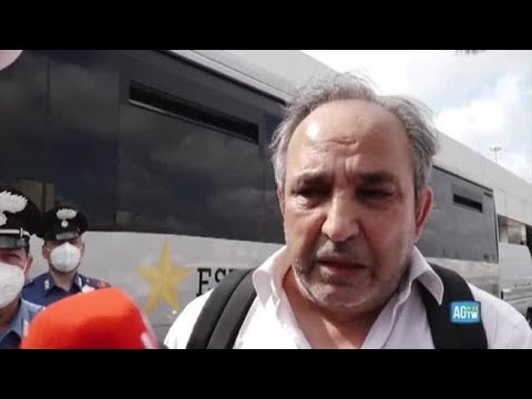 Il medico afghano rientrato da Kabul, in lacrime: «Ho paura per chi ha lavorato con noi ed ora…