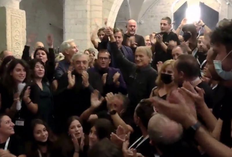 Terence Hill termina le riprese di Don Matteo 13 e lascia la serie