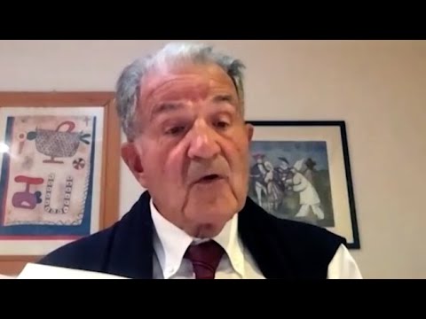 Prodi legge il primo capitolo della sua autobiografia, «Strana vita, la mia»