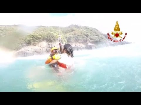 Camogli, ragazzo in balia delle onde salvato dall’elisoccorso