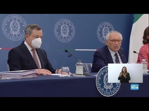 Scuola, Bianchi: «Se gli studenti sono tutti vaccinati niente mascherina in classe»