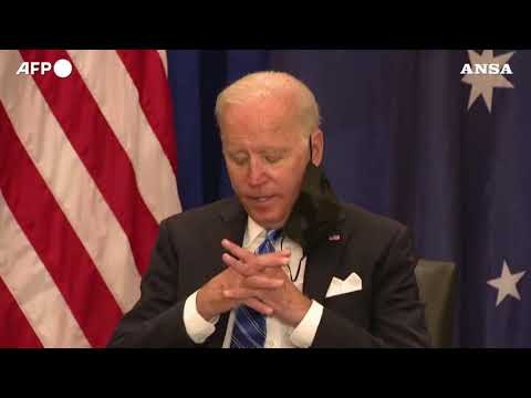 Usa, sul Rio Grande agenti a cavallo colpiscono con le redini i migranti