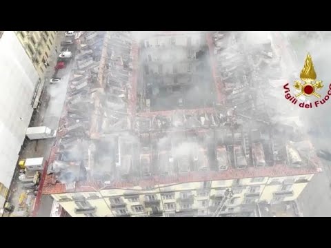 Incendio a Torino: ecco come i vigili del fuoco hanno domato l’incendio fino a tarda notte