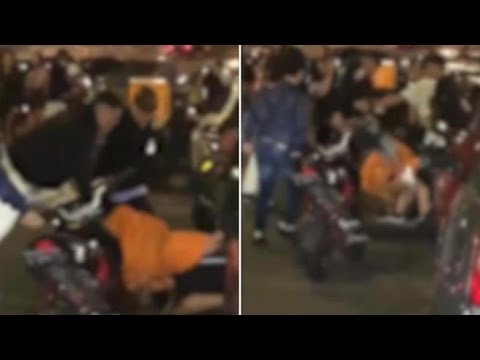 Napoli, il video del rider aggredito e picchiato da una baby gang