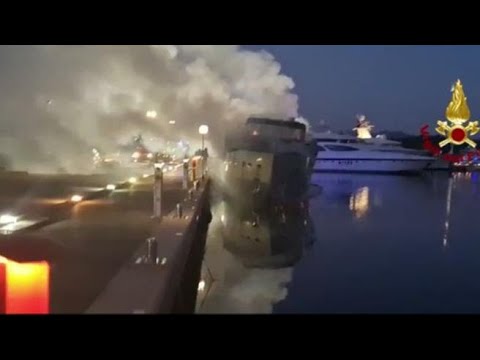 Olbia, in fiamme uno yacht di 35 metri ormeggiato al porto turistico