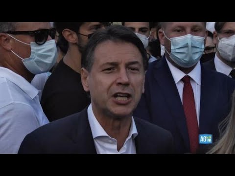 Conte a Milano: «Felice di essere qui». Poi sbaglia nome della candidata M5S