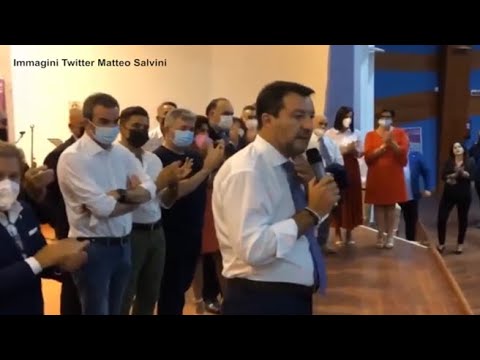 Vaccini, Salvini: «Oggi ho fatto la seconda dose, posso togliere la mascherina»