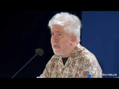 Almodovar e Cruz aprono la Mostra con madri imperfette e storia