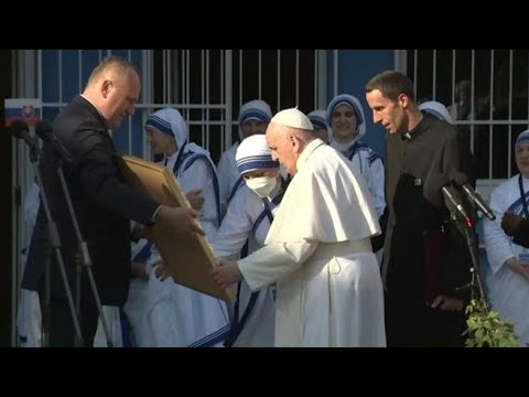 Bratislava, il primo viaggio di Papa Francesco dopo l’operazione: visita al Centro Betlemme