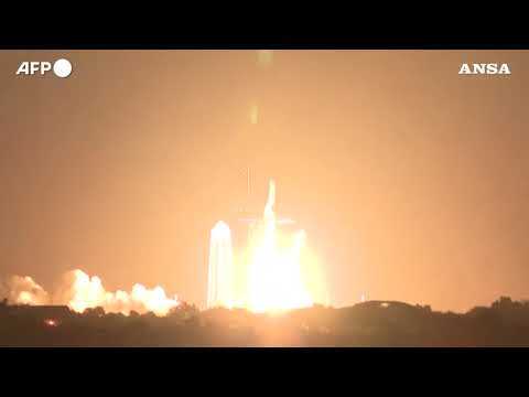 SpaceX, il lancio del Falcon 9: primo volo spaziale con solo civili a bordo