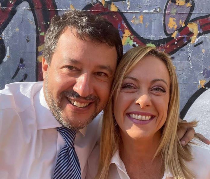 Abbraccio Meloni-Salvini a Roma “Destinati a governare insieme”