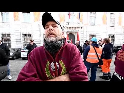 Green Pass nei porti, il presidio di Usb e di Calp al palazzo dell’autorità portuale di Genova