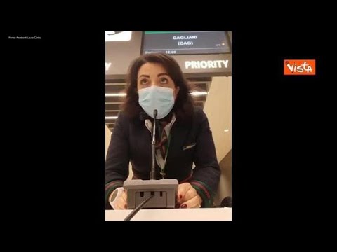 Alitalia, l’ultimo saluto commosso di una hostess a Fiumicino