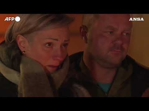 Norvegia, a Kongsberg fiori e candele per le vittime della strage