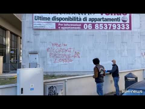 “Ricorda Piazzale Loreto”, scritte fuori dal comitato di Michetti