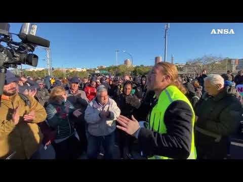 Trieste, il portuale Tuiach guida la protesta: “Ci hanno tradito tutti dai medici al sindacato”