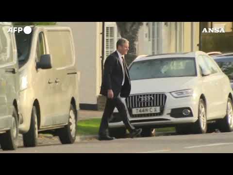 Regno Unito, deputato ucciso: Johnson e Starmer portano fiori sul luogo del delitto