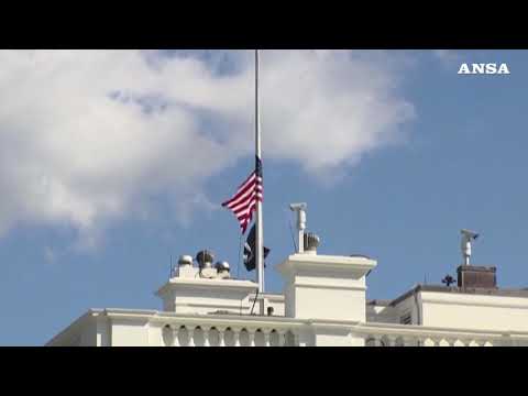 Bandiera a mezz’asta alla Casa Bianca per Colin Powell