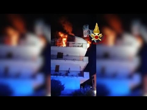 Caserta, incendio in un appartamento: salvata una donna