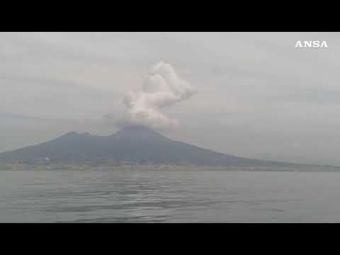 Incredibile effetto ottico sul Vesuvio