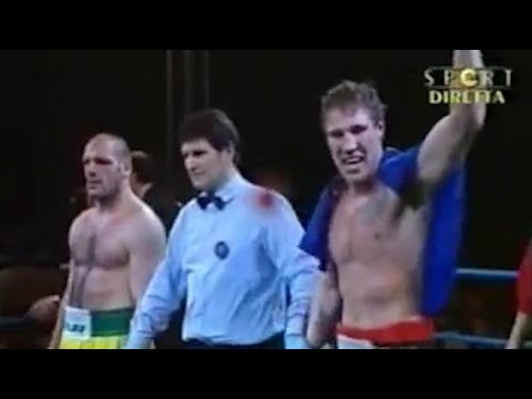 Tuiach sul ring quando vinse il titolo di campione italiano dei Pesi massimi leggeri