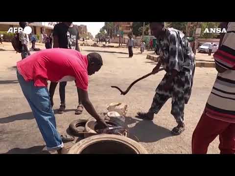 Sudan, negozi chiusi a Khartoum mentre continuano le proteste contro il golpe