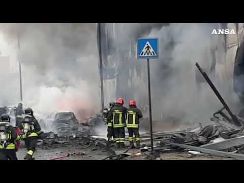 Un piccolo aereo precipita nel Milanese, 6 persone a bordo