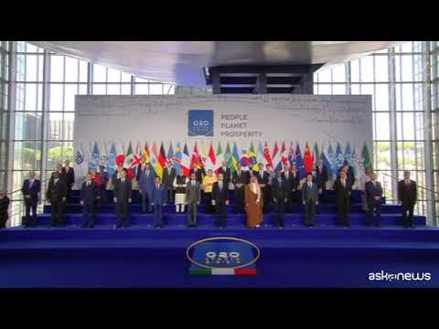 G20, per la foto di gruppo anche medici e operatori sanitari