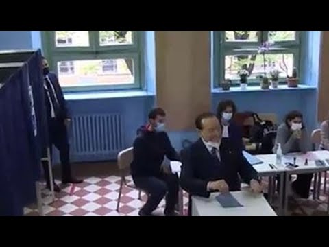 Milano, Berlusconi ha votato: «Il centrodestra è unito e c’è anche affetto tra i leader»