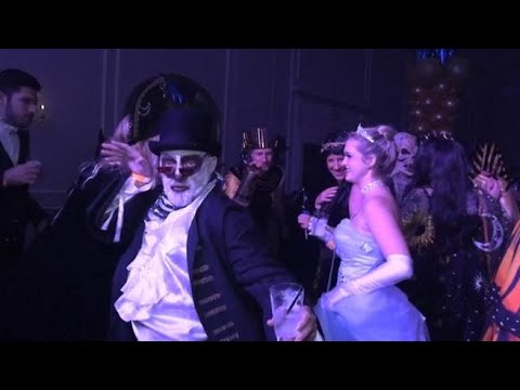 Salem, il terrorizzante ballo di Halloween delle streghe