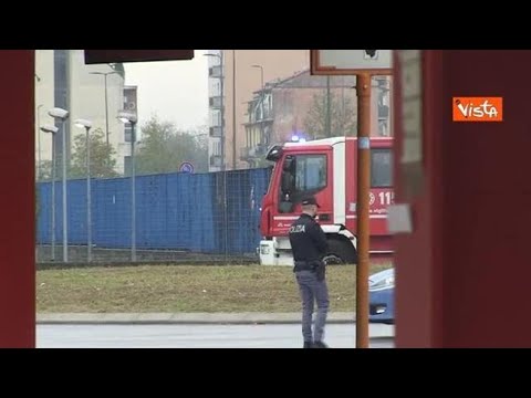 Aereo si schianta contro un palazzo a Milano. Ecco le immagini delle ricerche dei soccorritori