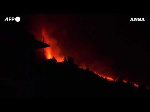 Eruzione a La Palma, i militari spagnoli con il drone per valutare l’entita’ del fenomeno