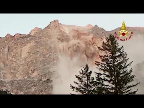 San Vito di Cadore, il video della frana: la roccia si stacca dal Sorapis
